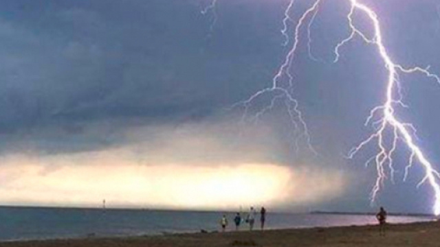 Salento, fulmine in spiaggia: tredicenne grave - Il Mattino.it