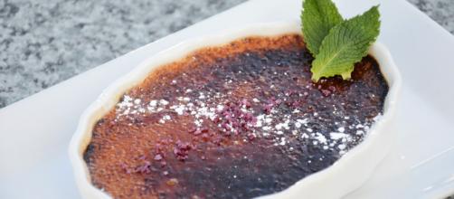 Crème brûlée or burnt creme can be made with a Caribbean flair. [image source: Pixabay]