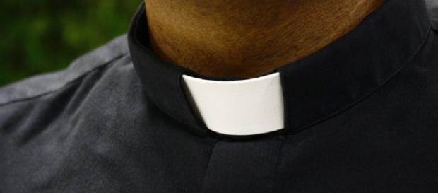 Avances e sms hot ai fedeli: rimosso sacerdote della diocesi di Avellino Avances e sms hot ai fedeli: rimosso sacerdote della diocesi di Avellino