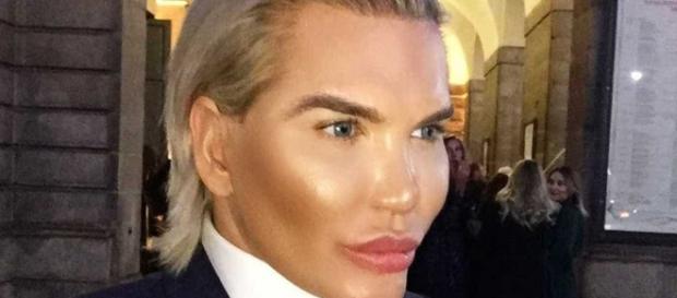 Rodrigo Alves é eliminado do programa porque sentia salta do celular Rodrigo Alves é eliminado do programa porque sentia salta do celular