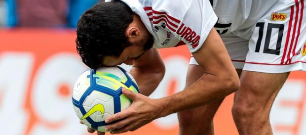 Nenê, artilheiro da equipe com oito gols, não enfrenta os cariocas, no domingo Nenê, artilheiro da equipe com oito gols, não enfrenta os cariocas, no domingo
