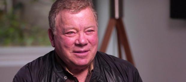 William Shatner brinda entrevista. William Shatner brinda entrevista.