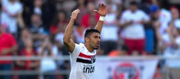 Centroavante fez seu sexto gol com a camisa do São Paulo. Foto: gazetaesportiva.com Centroavante fez seu sexto gol com a camisa do São Paulo. Foto: gazetaesportiva.com