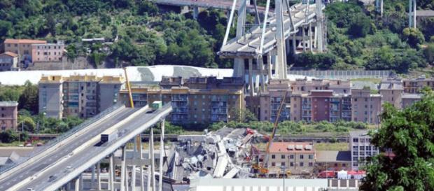 Crollo Ponte Morandi: gli sfollati dovranno continuare a pagare il mutuo Crollo Ponte Morandi: gli sfollati dovranno continuare a pagare il mutuo