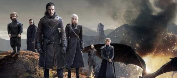 En un adelanto de la última temporada de Juego de Tronos, John Snow abraza a Sansa En un adelanto de la última temporada de Juego de Tronos, John Snow abraza a Sansa