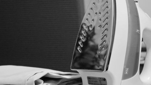 La moglie non stira le sue mutande, lui la picchia ma potr&agrave; tornare a casa.