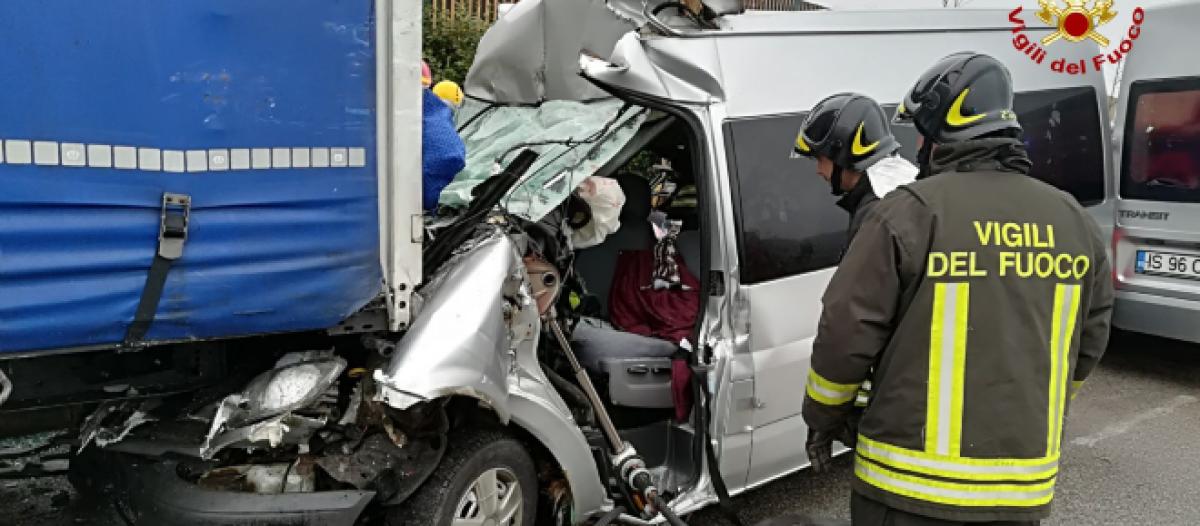 incidente autostrada a1 tra orvieto e fabro due morti nello scontro tra tir e auto