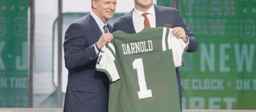 Rookie QB Sam Darnold Will Start For NY Jets In Week 1 Vs. Detroit ... -(Image via trueoldieswaxi/Twitter)