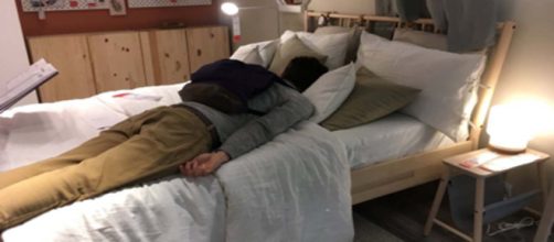 IKEA offered beds to motorists stuck in a traffic jam on the M25 after two lorries crashed. [Image @NatashaSteer/Twitter]
