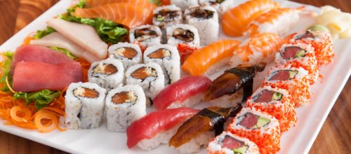Sushi e sashimi, a base di pesce crudo, possono provocare vibriosi. A un uomo è stata amputata una mano per l'infezione batterica