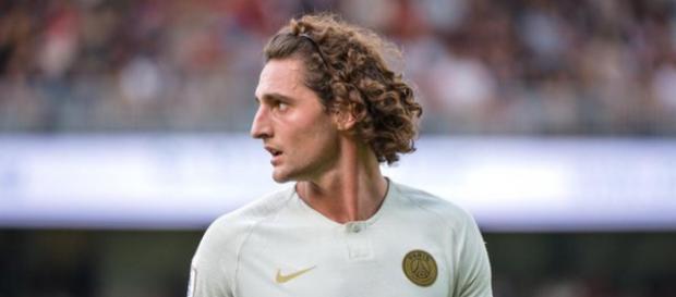 Manchester City vient de s'immiscer dans le dossier Rabiot, alors que le joueur n'a toujours pas prolongé avec son club. Manchester City vient de s'immiscer dans le dossier Rabiot, alors que le joueur n'a toujours pas prolongé avec son club.
