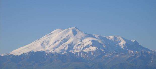 Scomparsa nel 1987 sul ghiacciaio dell'Elbrus, l'alpinista russa Elena Basykina è stata trovata mummificata dopo 31 anni. Scomparsa nel 1987 sul ghiacciaio dell'Elbrus, l'alpinista russa Elena Basykina è stata trovata mummificata dopo 31 anni.