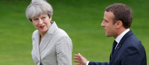 Brexit : Emmanuel Macron reçoit Theresa May à Brégançon pour avancer - lejdd.fr