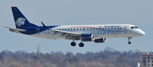 Embraer Emb190-100LR AeroMexico Connect landing at JFK Airport, New York. [Image courtesy – Alan Wilson, Wikimedia Commons]