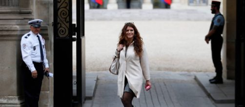 Francia aprueba ley que multa acoso sexual en público