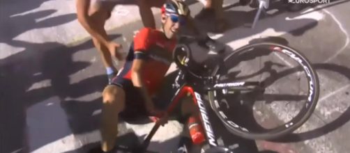 Vincenzo Nibali, l'incidente sull'Alpe d'Huez