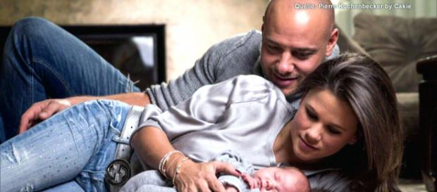 Bachelor Christian Tews mit Frau und Kindern bei "Echt Familie - Das sind wir" - Foto: RTLII - Pierre Kuchenbecker by Cakie Bachelor Christian Tews mit Frau und Kindern bei "Echt Familie - Das sind wir" - Foto: RTLII - Pierre Kuchenbecker by Cakie
