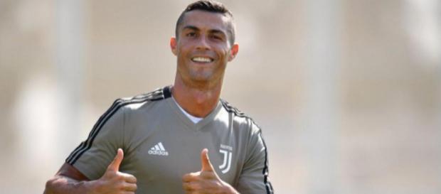 Cristiano Ronaldo destaca en los entrenamientos de la Juventus de Turín Cristiano Ronaldo destaca en los entrenamientos de la Juventus de Turín