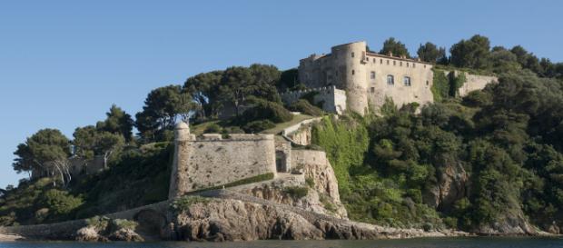 Le fort de Brégançon redevient la résidence de vacances du Président - rtl.fr Le fort de Brégançon redevient la résidence de vacances du Président - rtl.fr