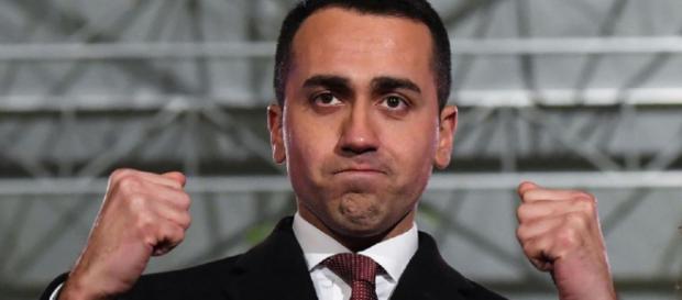 Pensioni, Di Maio attacca privilegi sindacalisti: 'Danneggiano la finanza pubblica' Pensioni, Di Maio attacca privilegi sindacalisti: 'Danneggiano la finanza pubblica'
