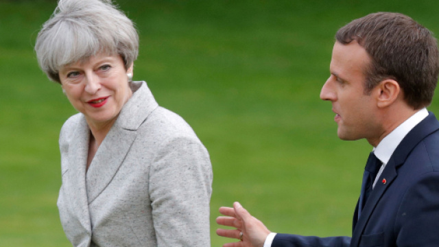 Brexit : Emmanuel Macron reçoit Theresa May à Brégançon pour avancer - lejdd.fr