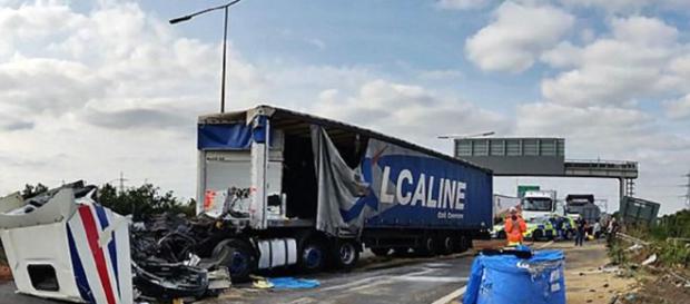 UK, automobilisti bloccati in autostrada dopo incidente: IKEA apre le porte ed offre letti UK, automobilisti bloccati in autostrada dopo incidente: IKEA apre le porte ed offre letti
