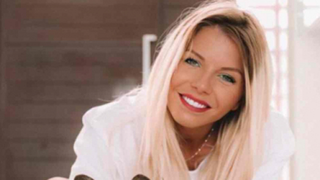 Jessica Thivenin dévoile son nouveau visage après sa chirurgie esthétique.