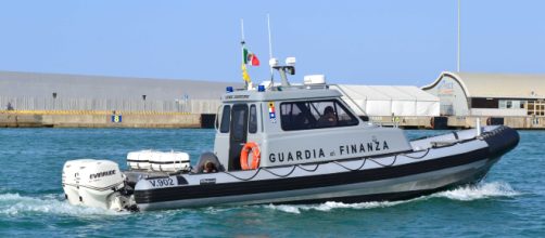 Otranto, 700 chili di droga sul gommone: inseguiti e arrestati scafisti albanesi (in foto una vedetta della Gdf)