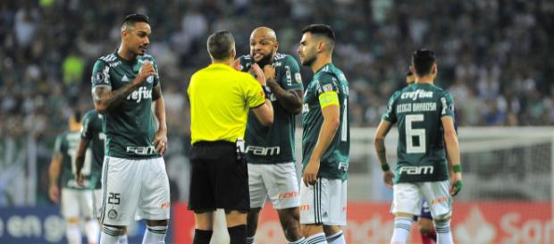 Felipe foi expulso aos três minutos de jogo Felipe foi expulso aos três minutos de jogo