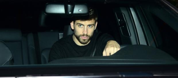 Piqué es denunciado por conducir sin puntos Piqué es denunciado por conducir sin puntos