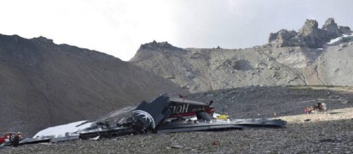 Avión militar antiguo se estrella en los alpes suizos