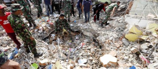 Terremoto en Indonesia - Hoy - hoylosangeles.com