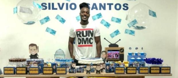 Ator de Segundo Sol ganha festa com tema de 'Silvio Santos' Ator de Segundo Sol ganha festa com tema de 'Silvio Santos'