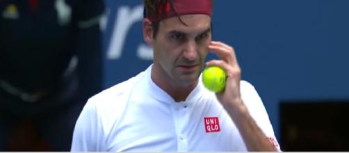 Roger Federer prepares to serve at the 2018 US Open. Photo: screencap via US Open Tennis Championships/ YouTube