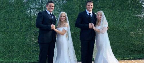 Seeing double: Identical twin siblings wed in Twinsburg, Ohio [Image @apnnewsindia/Twitter]