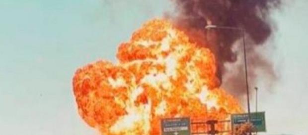 Bologna, spavento incendio sul raccordo di Casalecchio Bologna, spavento incendio sul raccordo di Casalecchio