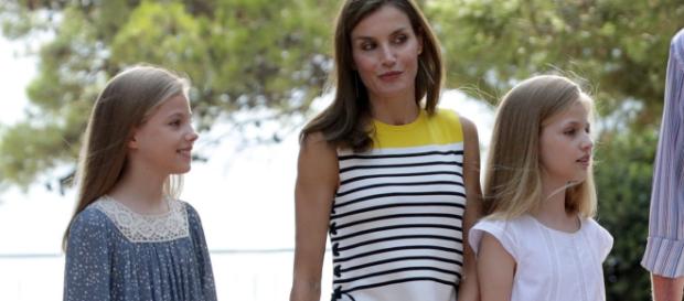 La Reina Letizia difruta sus vacaciones en Mallorca con el Rey y sus dos princesas La Reina Letizia difruta sus vacaciones en Mallorca con el Rey y sus dos princesas