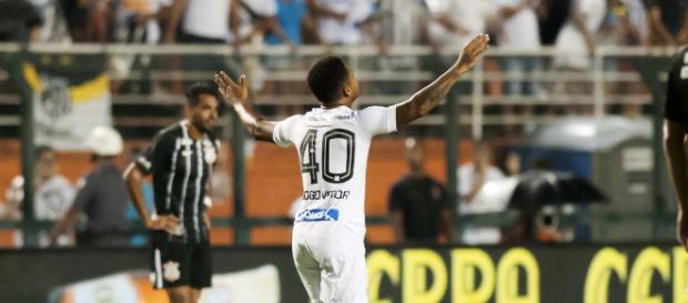 Jogador celebra seu gol anotado contra o Corinthians Jogador celebra seu gol anotado contra o Corinthians
