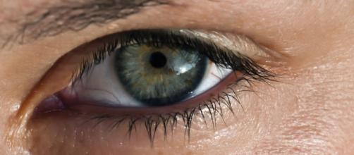 GB, vive 28 anni con una lente incastrata nell'occhio: mai nessun sintomo