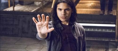 Cisco's possible death is hinted in the fifth season of 'The Flash' [Image Credit: TheDCTVshow/YouTube]