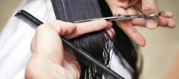 Glasgow, 47enne ha un ictus dopo trattamento ai capelli: chiede risarcimento da 1 mln di sterline. Glasgow, 47enne ha un ictus dopo trattamento ai capelli: chiede risarcimento da 1 mln di sterline.