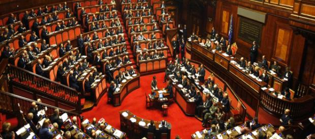 Pensioni d'oro, depositato in Parlamento il testo di legge M5S-Lega sui tagli agli assegni superiori ai 4000 euro Pensioni d'oro, depositato in Parlamento il testo di legge M5S-Lega sui tagli agli assegni superiori ai 4000 euro