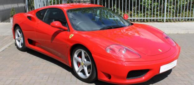 Una Ferrari 360 Modena, simile a quella andata distrutta a Macerata dopo un urto contro un cinghiale. Una Ferrari 360 Modena, simile a quella andata distrutta a Macerata dopo un urto contro un cinghiale.