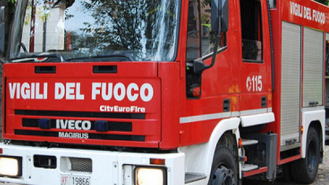 Foto della camionetta dei vigili del fuoco