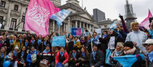 El congreso argentino entierra la ilusión de muchas manifestantes a favor del aborto legal