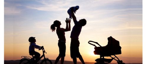 In EU pochi figli, in tarda età e fuori dal matrimonio