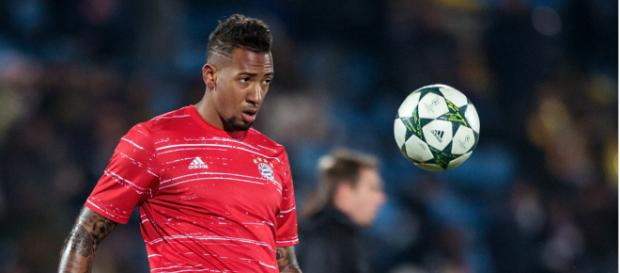 Den Ball fest im Blick - Jerome Boateng Den Ball fest im Blick - Jerome Boateng