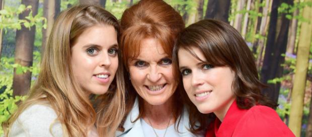 Sarah Ferguson con las Princesas Beatrice y Eugenie Sarah Ferguson con las Princesas Beatrice y Eugenie