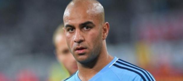 Aymen Abdennour va finalement rester sur le banc de l'OM pour l'année qui vient. Aymen Abdennour va finalement rester sur le banc de l'OM pour l'année qui vient.