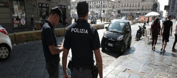 Napoli, rapisce figlio e investe una donna - Il Mattino Napoli, rapisce figlio e investe una donna - Il Mattino
